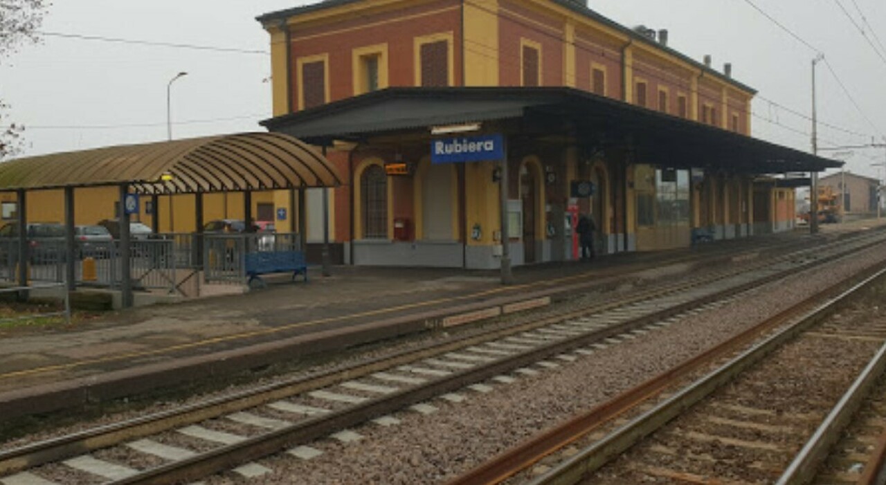 Treno investe e uccide un macchinista nel Reggiano: sospesa la circolazione della linea Milano Bologna