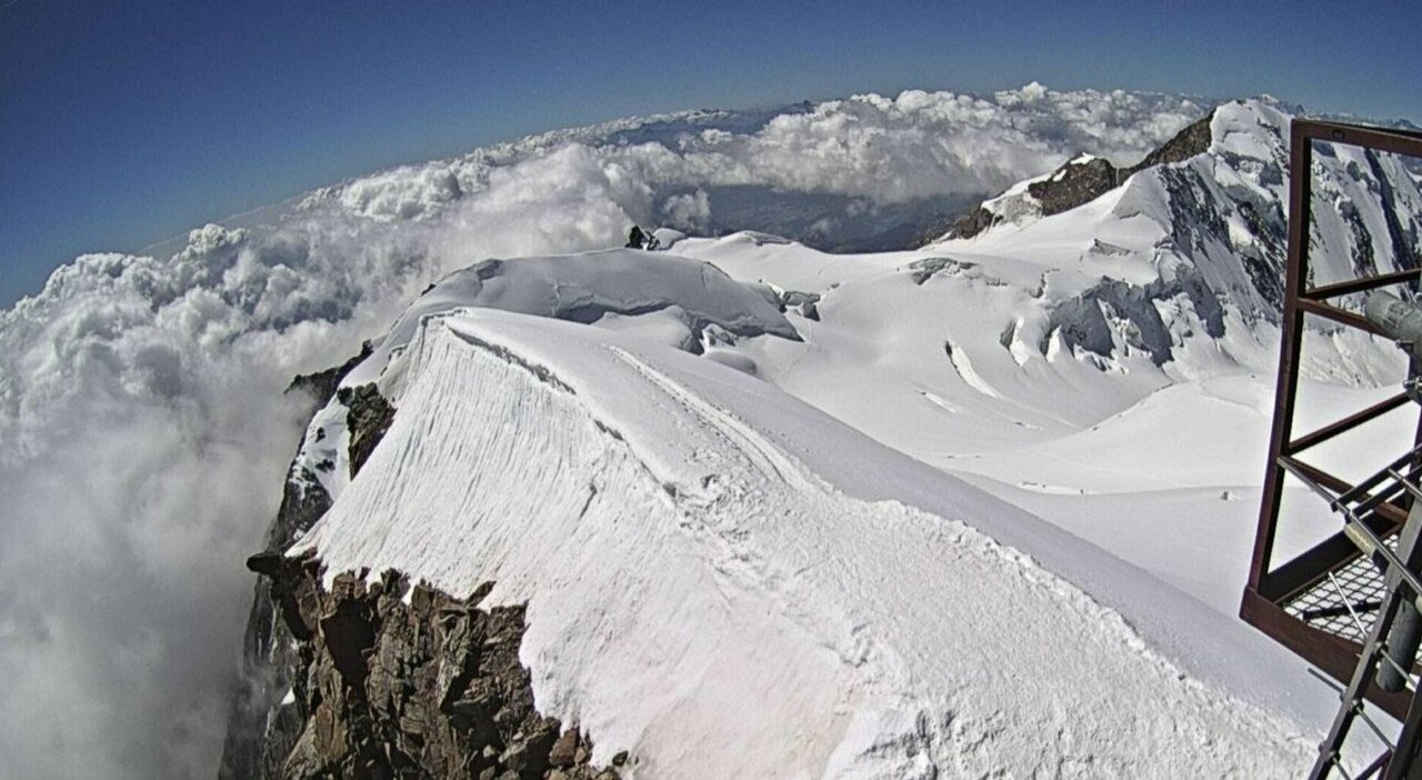 Italy's First Snowfall Brings Disruptions and Weather Alerts