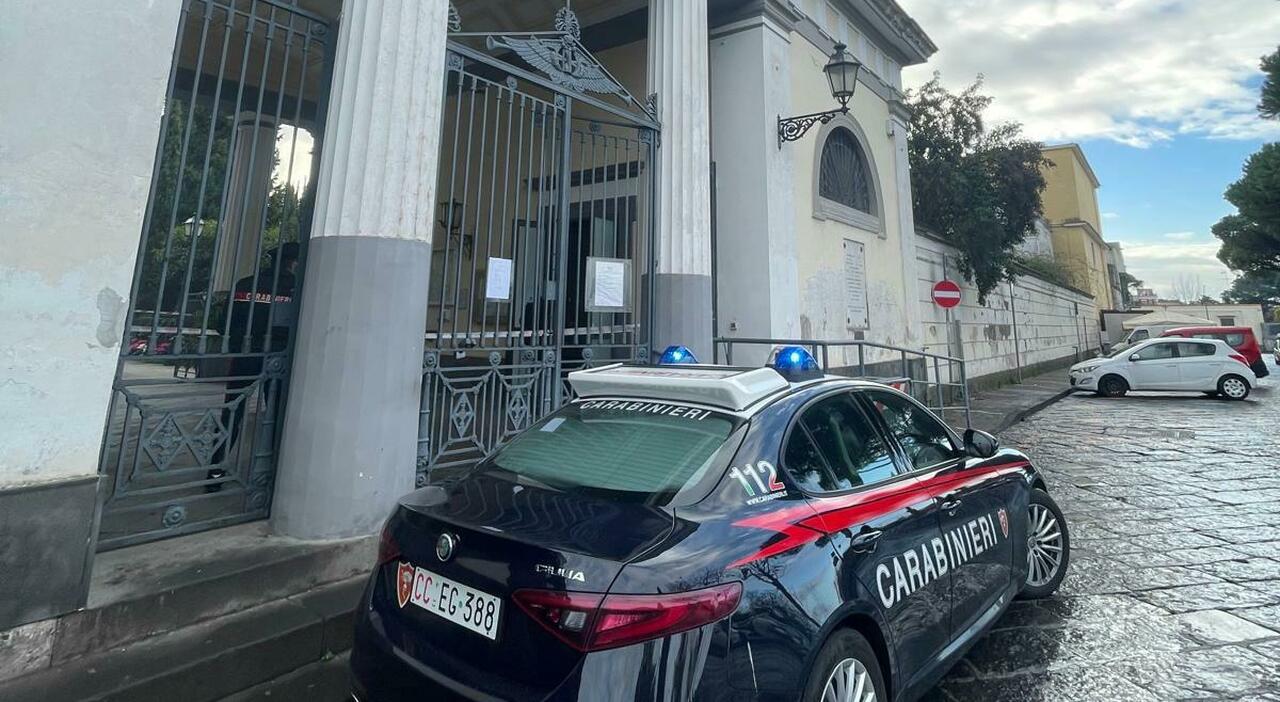 Portici, spari al cimitero: trovati tre fori di proiettile nelle stanze dei dipendenti