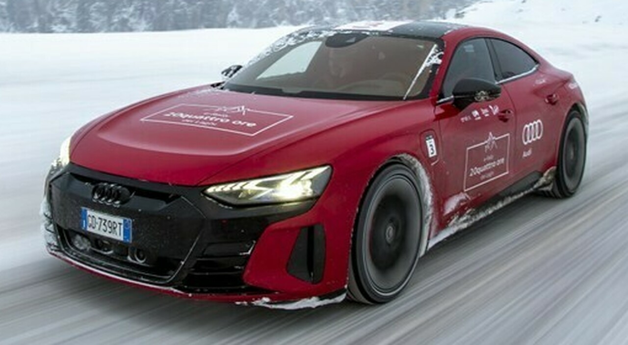 L'Audi e-tron GT sui passi dolomitici
