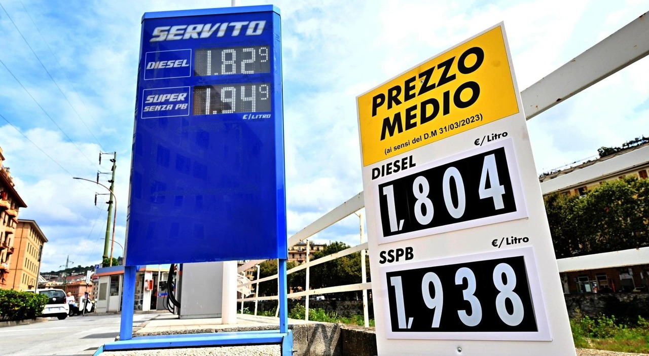 i cartelloni con il prezzo medio dei carburanti