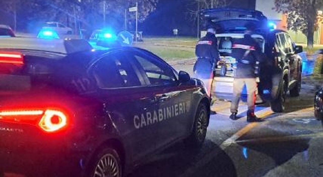 Coltellate al papà dopo la lite in auto, il 14enne arrestato per tentato omicidio. L