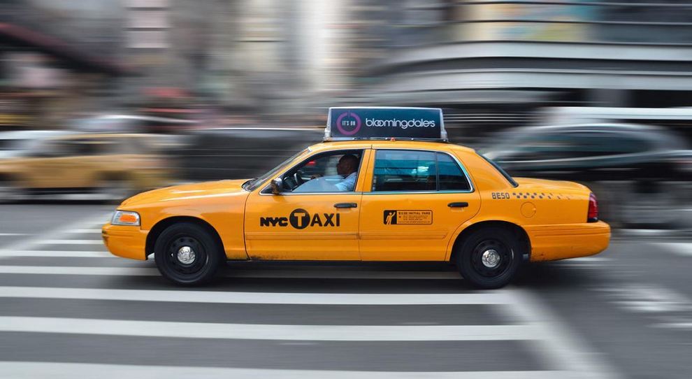 New York, stangata sui taxi: pedaggio di 2,5 dollari per entrare a Manhattan