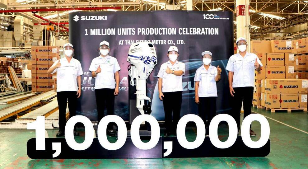 Lo scatto che immortala la produzione del milionesimo motore Suzuki nella fabbrica tailandese