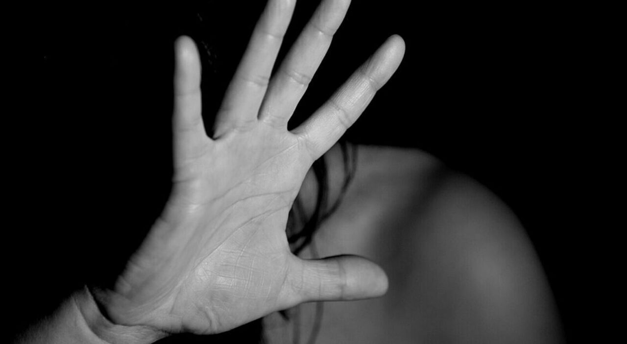 Conosce una ragazza in disco, le chiede sesso orale e poi la violenta:  condannato. Ma non andrà in carcere