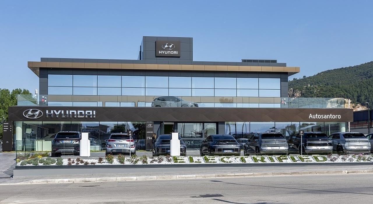 A Salerno da Autosantoro il primo hub della mobilità elettrica Hyundai