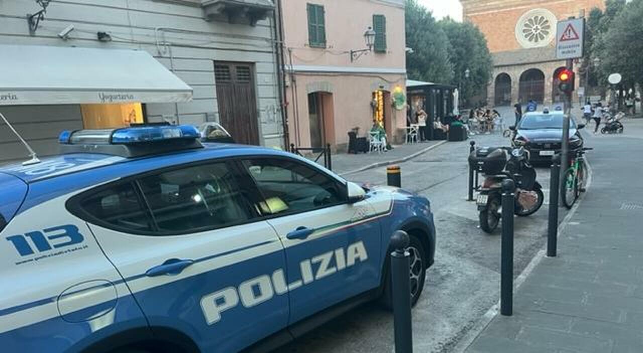 Agguato all?ex della sorella a Jesi, calci e pugni: «Vattene da casa». E lo butta giù dall?auto