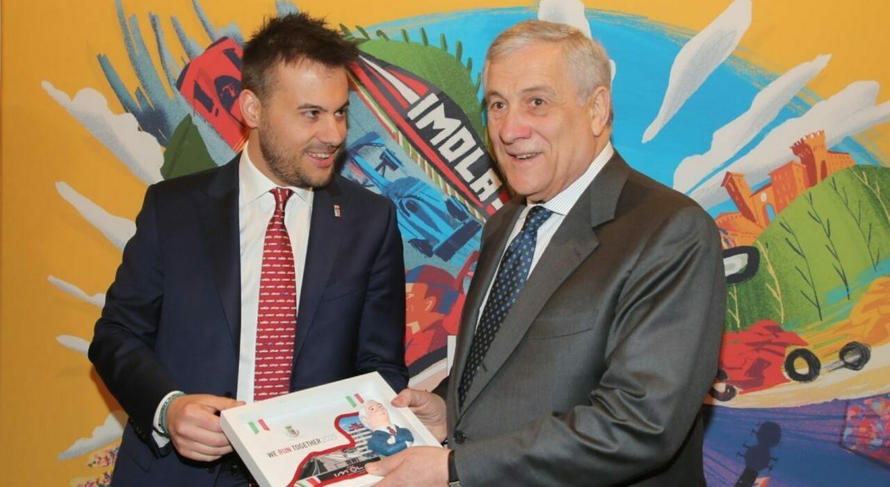 Il Vice Presidente del Consiglio e Ministro degli Affari Esteri e della Cooperazione Internazionale On. Antonio Tajani con il sindaco di Imola Marco Panieri