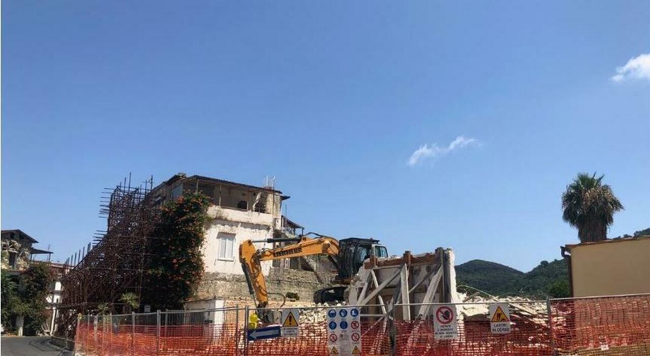 Abusivismo a Pozzuoli, linea dura di Gratteri nelle aree a rischio sisma