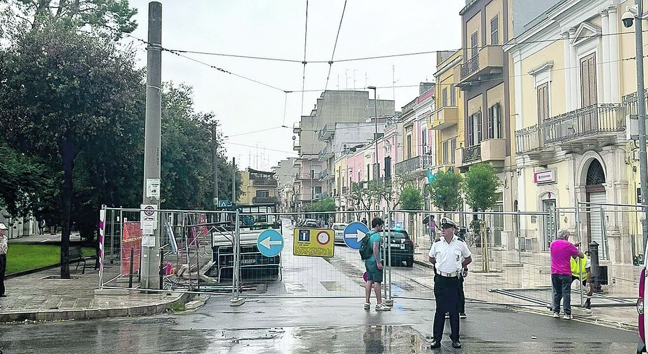 Rientro in città tra cantieri, disagi e proteste. Il traffico va subito in tilt