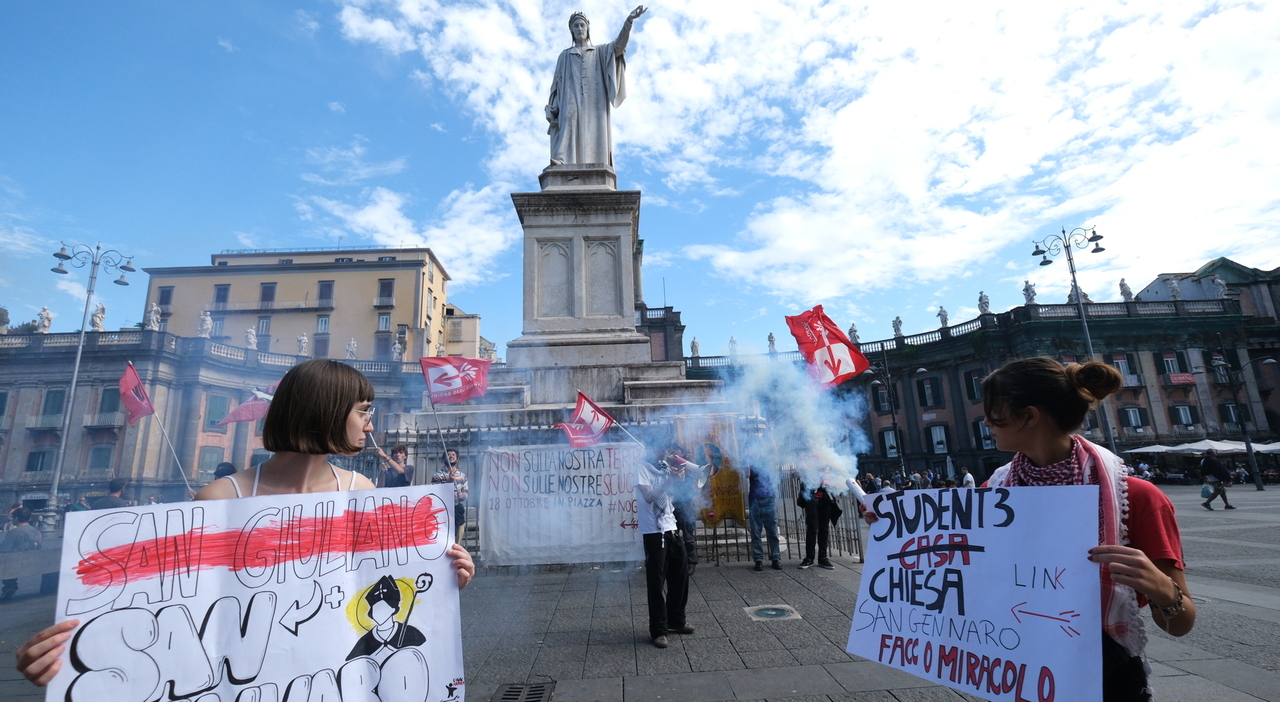 G7 Cultura a Napoli, protesta a piazza Dante: «Non sulla nostra terra, non sulle nostre scuole»