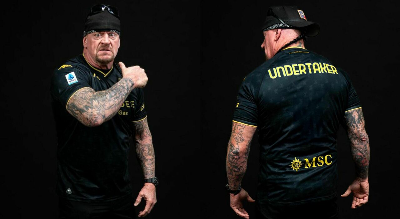 The Undertaker präsentiert das neue dritte Trikot des Genoa CFC