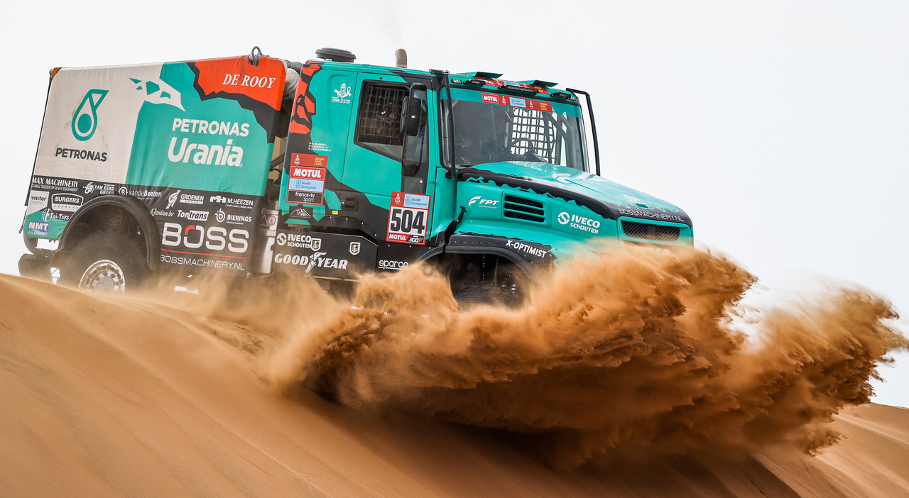 Uno dei due Powerstar del team Petronas De Rooy Iveco che partecipano alla Dakar insieme ad un Trakker. Tutti e 3 i mezzi montano un turbodiesel 6 cilindri 13 litri della FPT da oltre 1.000 cavalli