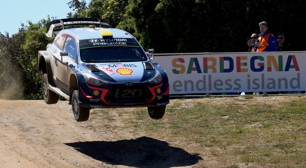 Una delle Hyundai i20 WRC durante l'ultimo Rally d'Italia in Sardegna