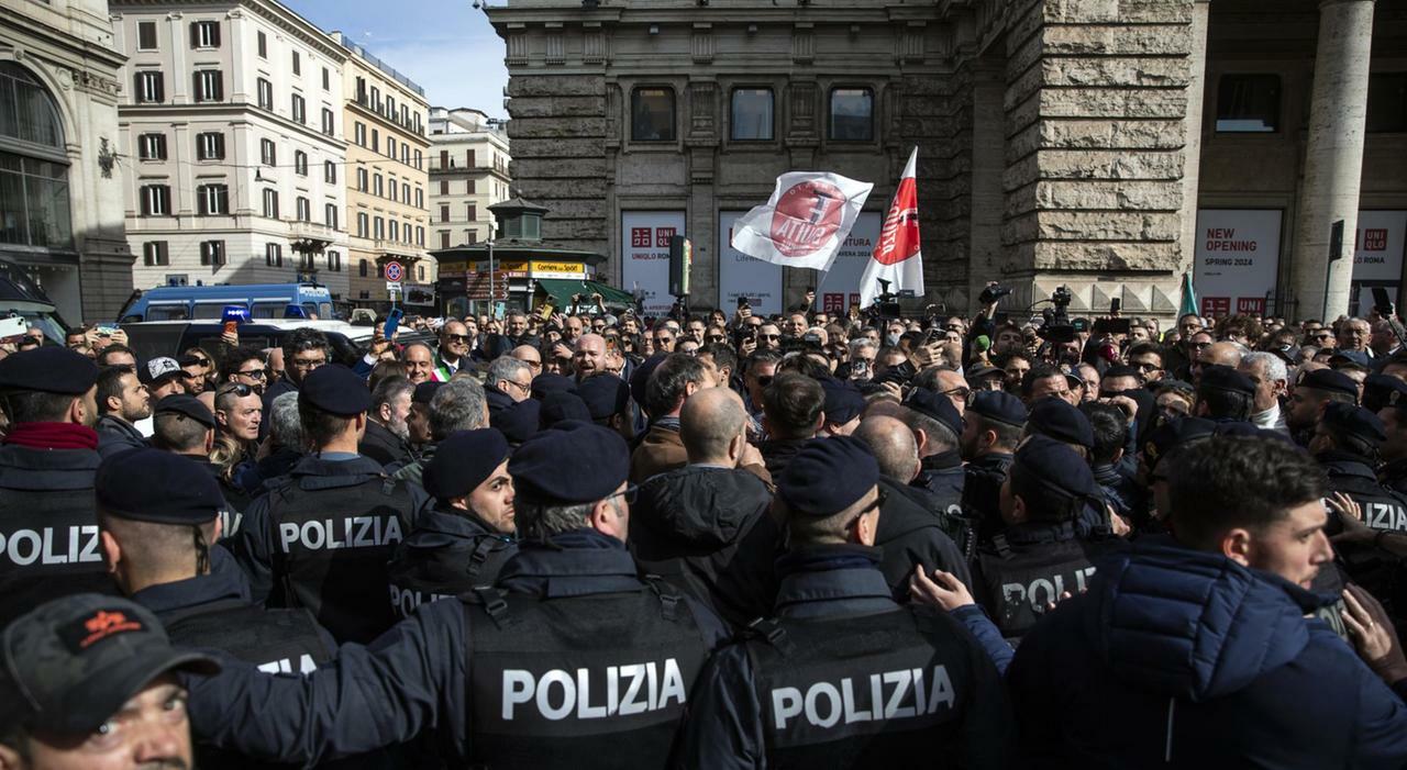 I sindacati hanno cancellato le fasce di garanzia.