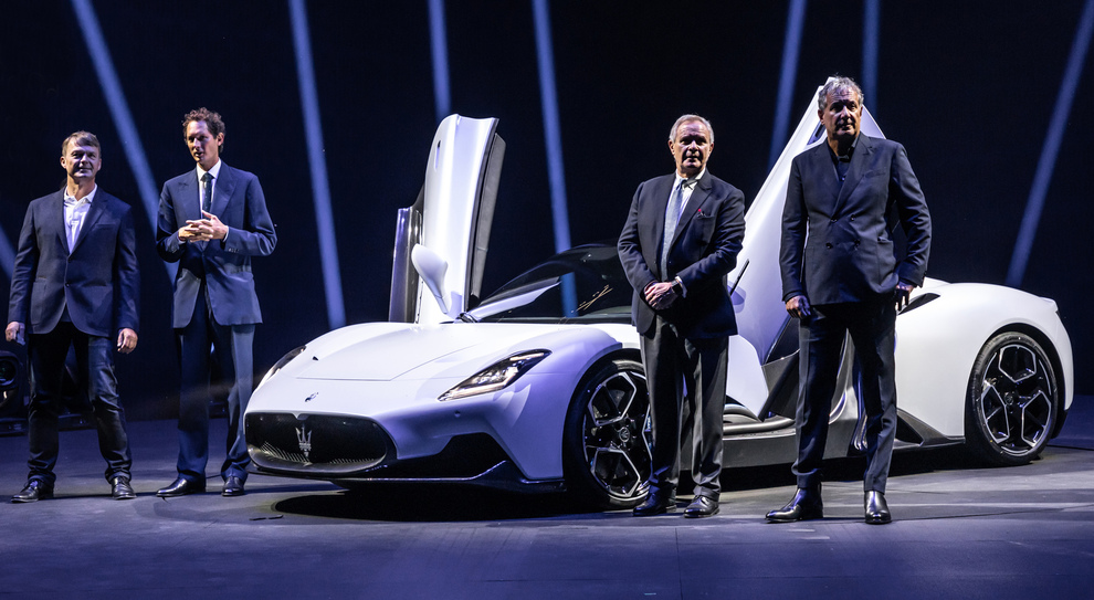 Da sinistra Mike Manley ad di Fca, John Elkann presidente di Exor, Harald Wester Executive Chairman di Maserati e CTO di Fca e Davide Grasso Ceo di Maserati
