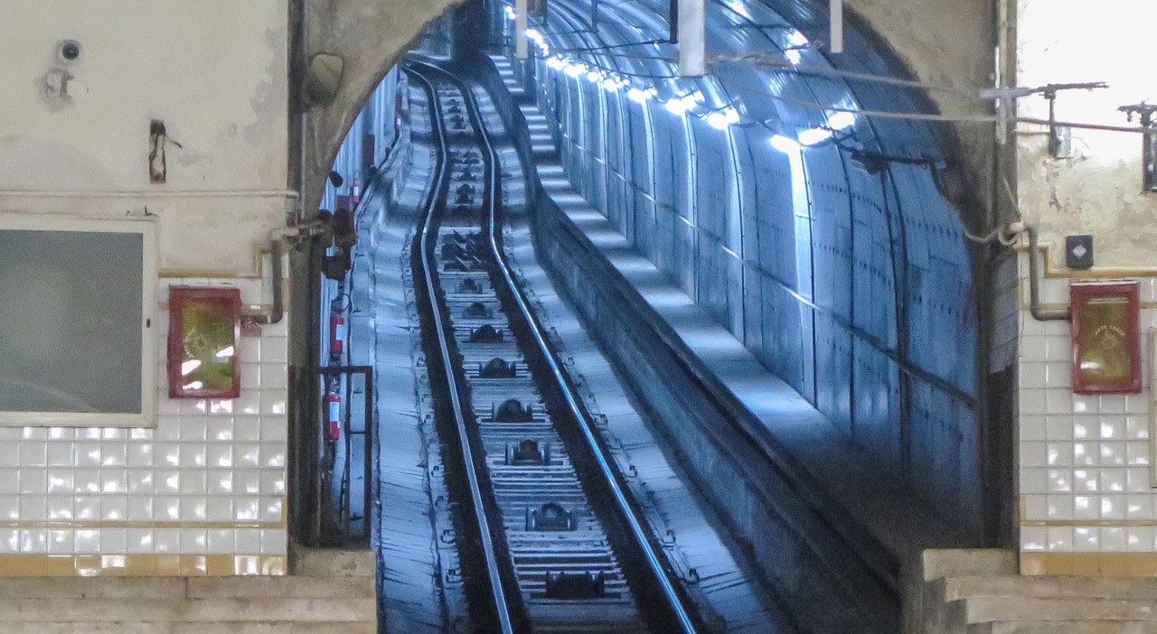 Napoli, sostituita la fune di trazione della Funicolare Centrale