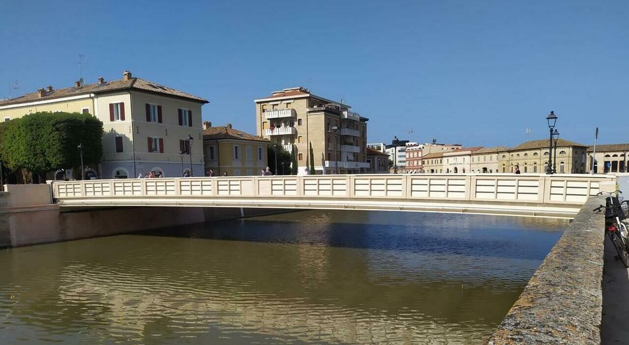 Ponte 2 Giugno fuori legge, che caos a Senigallia: «Il sindaco deve rimuoverlo subito». Olivetti: «Concordo»