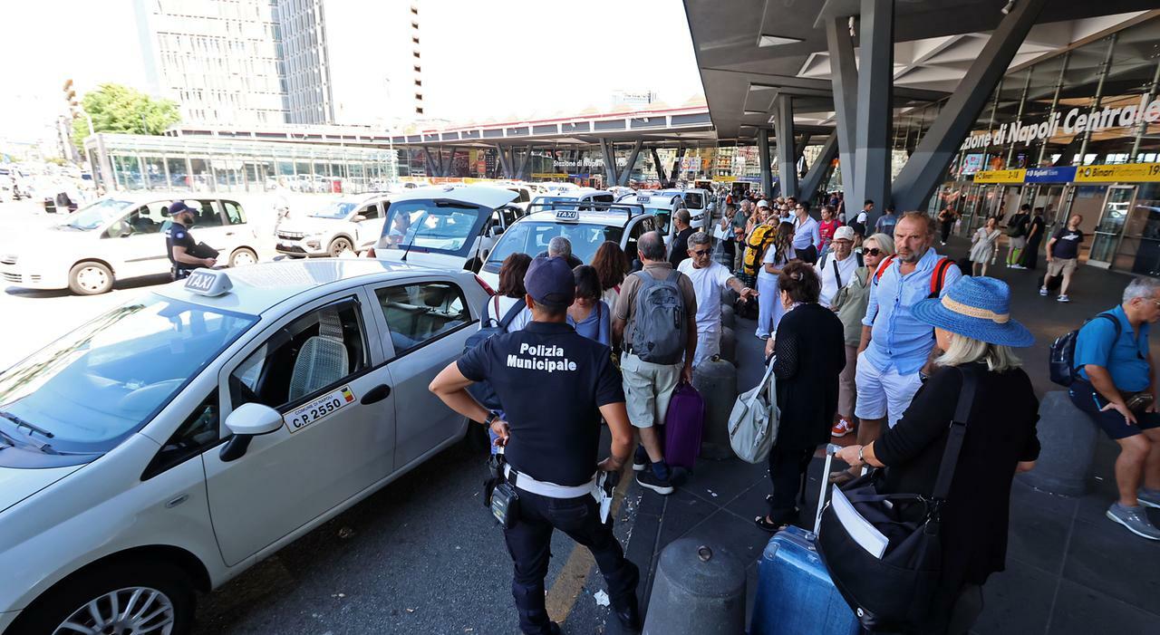 Napoli, caos Taxi e flop controlli: «Solo dieci vigili per 2mila autisti»