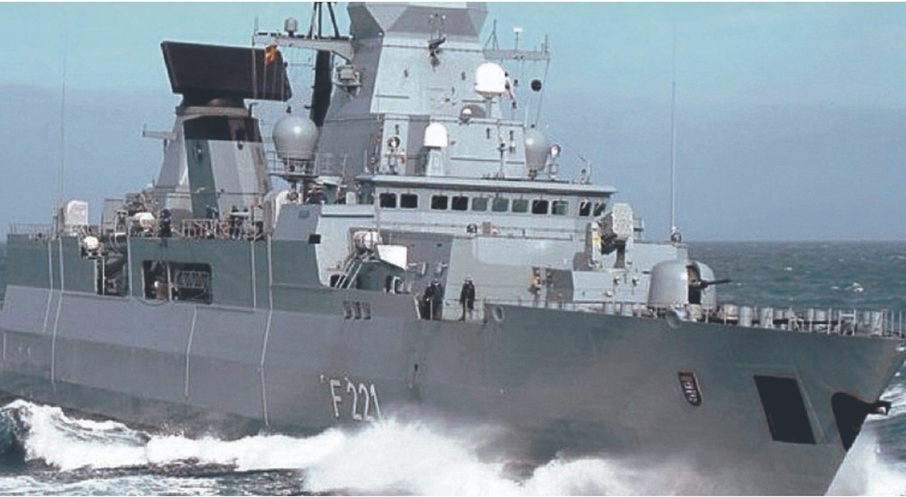 Fregata Hessen abbatte due droni Houthi nel Mar Rosso, ma i ribelli danneggiano i cavi sottomarini