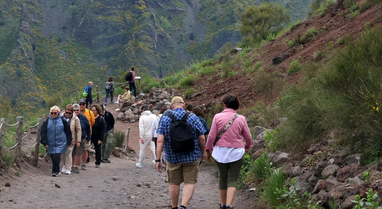 Napoli, i record del Vesuvio: «Ora stop al turismo mordi e fuggi»