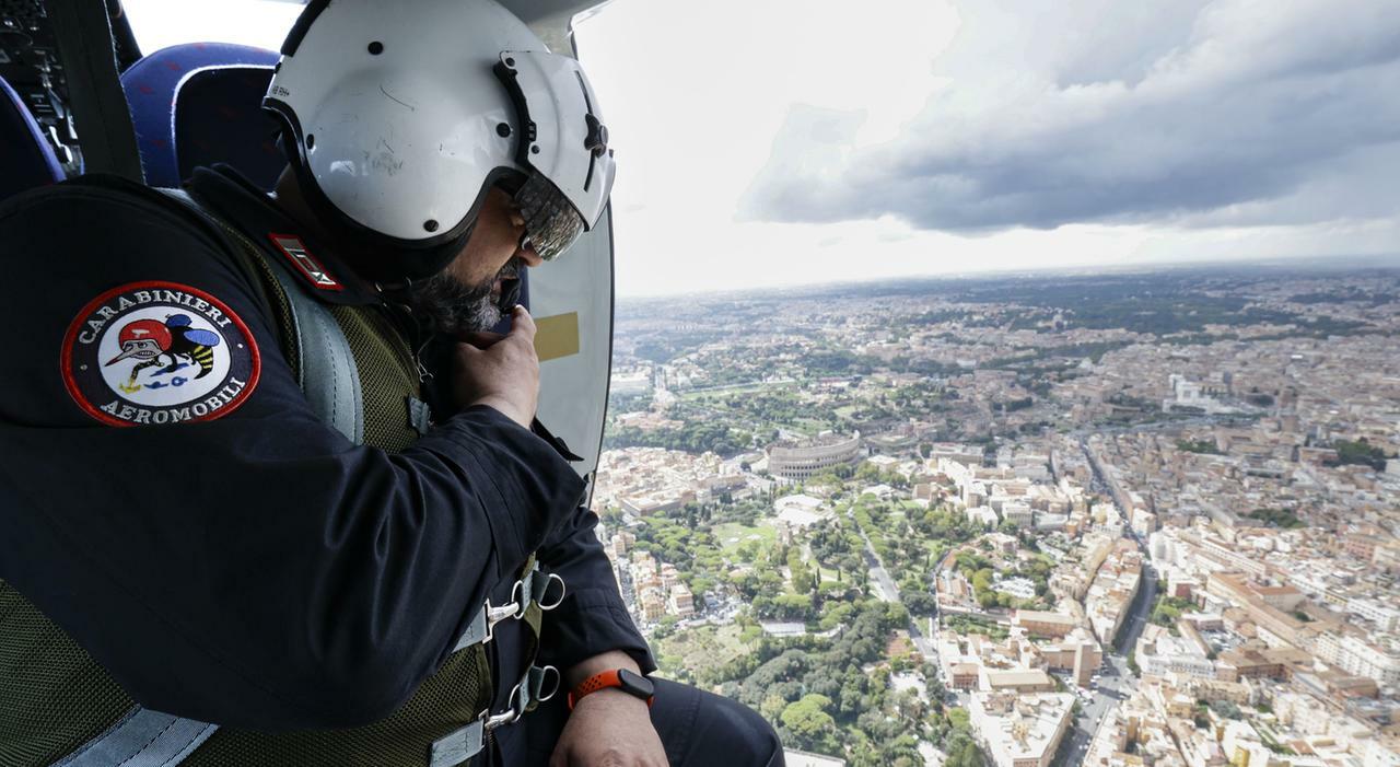 Il cielo di Roma sotto la custodia dei carabinieri: vigilanza aerea in azione!