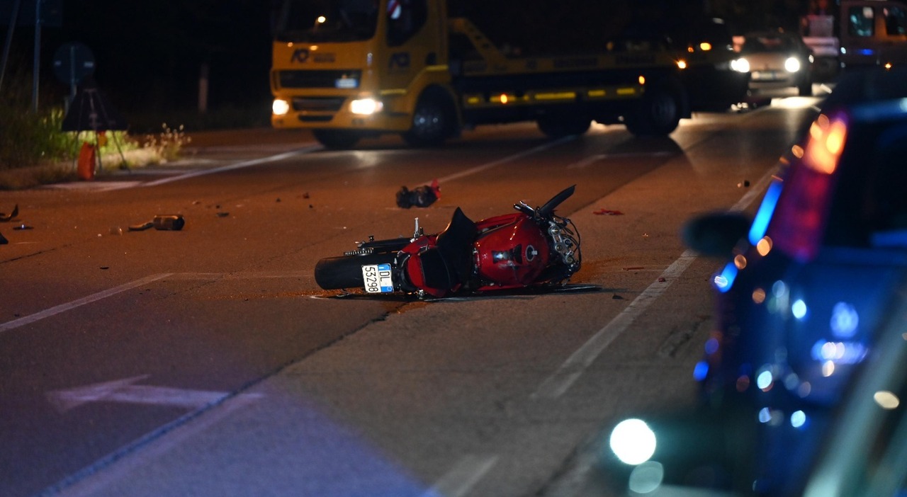 Incidente, con la moto si schianta contro un