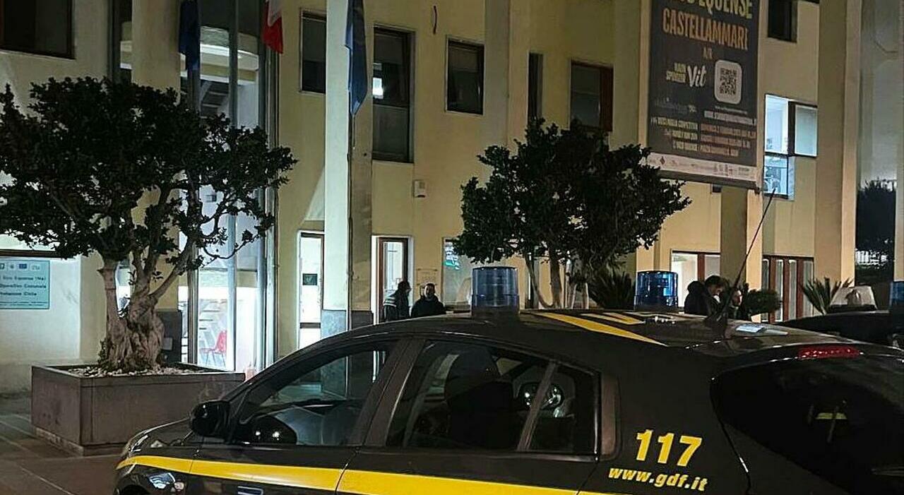 Vigili assenteisti a Vico Equense, perquisito il comando: sequestrati registri di servizio telefonini e memorie dei pc