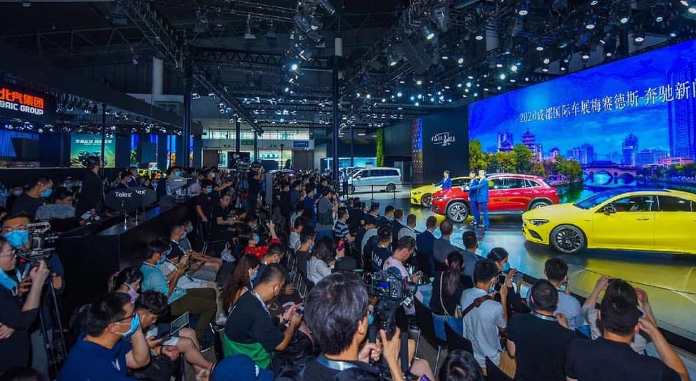 Un'affollata conferenza stampa al Chengdu Motor Show 2020
