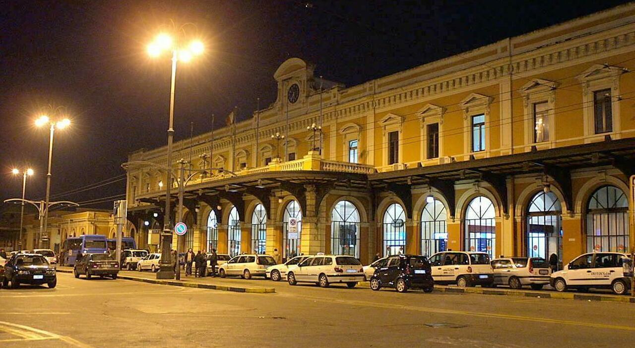 Allarme bomba in stazione a Bari: interdetti i binari. Ma era un falso allarme