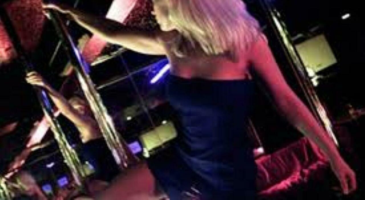 La lap dance nei privé come copertura per il mercato delle escort