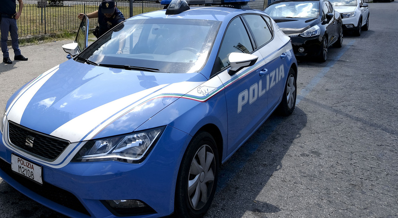 Napoli Assalto A Un Auto In Via Galileo Ferraris Spari Per Farsi