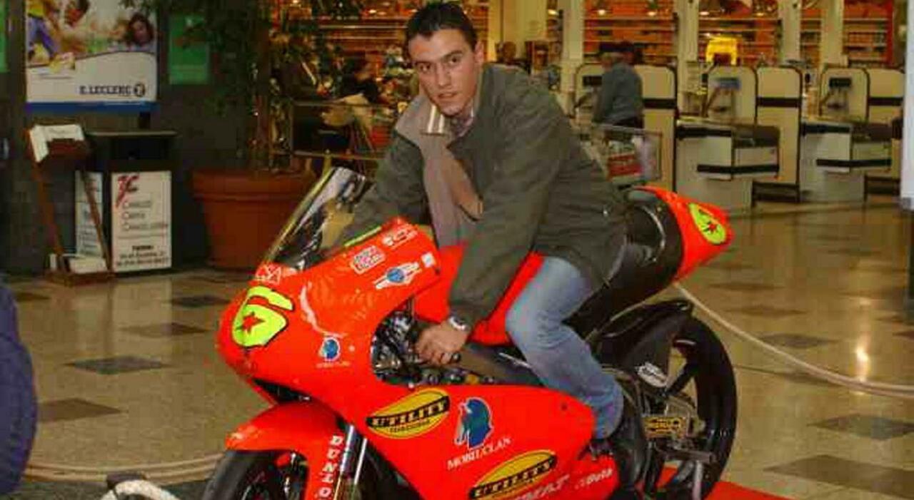 Mirko Giansanti morto, l'ex campione di motociclismo era affetto da una malattia incurabile e aveva 46 anni