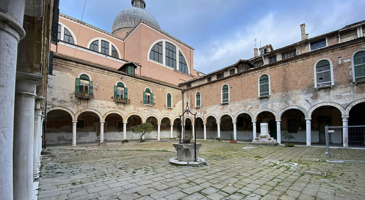 CASTEL SAN PIETRO, PRONTA LA VETRINA DEL CARNEVALE ALL'EX AUTOSTAZIONE 