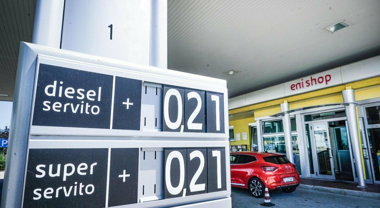 Benzina e diesel, con l'esodo estivo prezzi alle stelle: «Oltre 2,2 ...