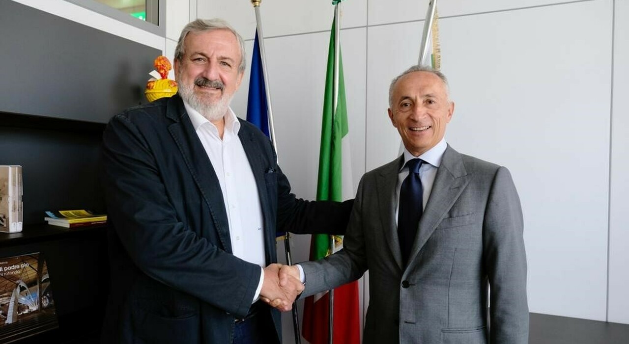 Da sinistra il presidente della Regione Puglia Michele Emiliano ed il ceo di Ferretti Group, Alberto Galassi