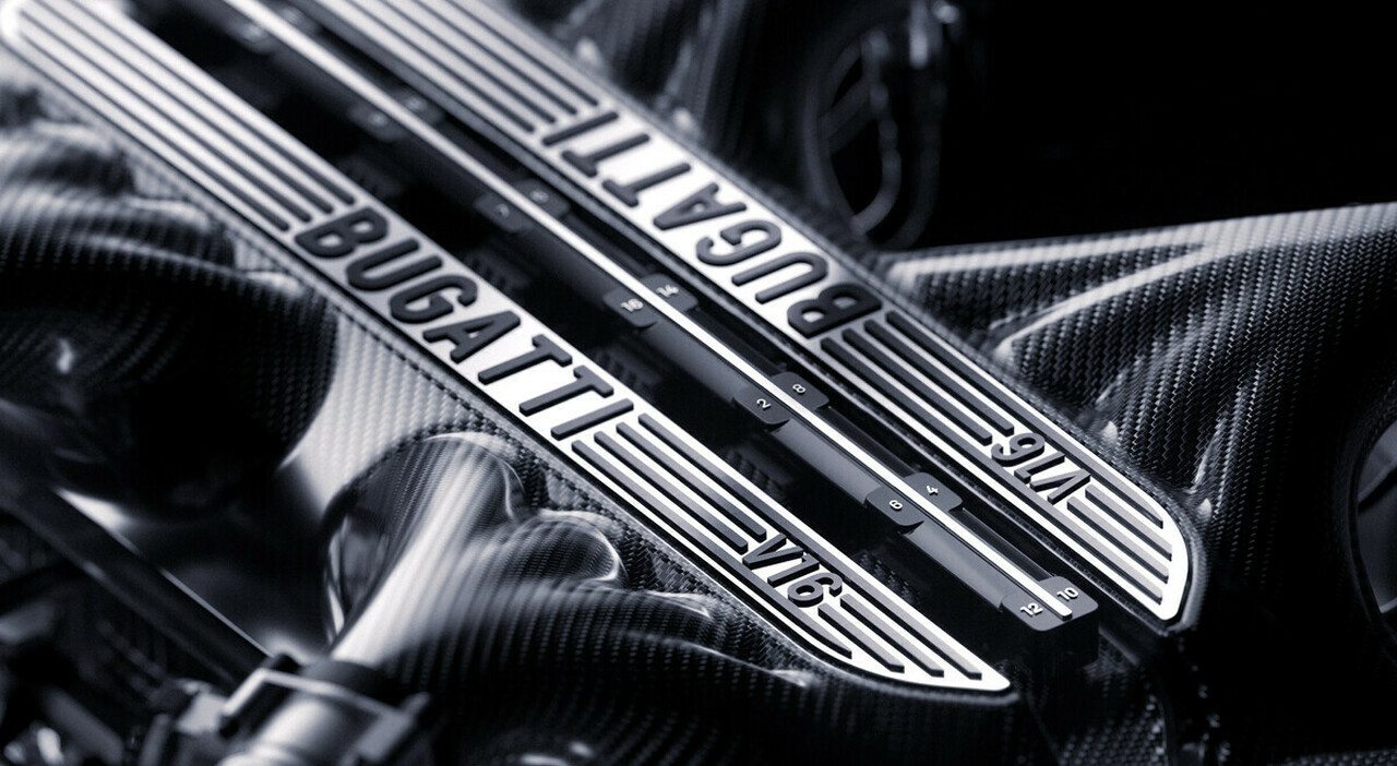 Un dettaglio del motore della nuova hypercar firmata Bugatti