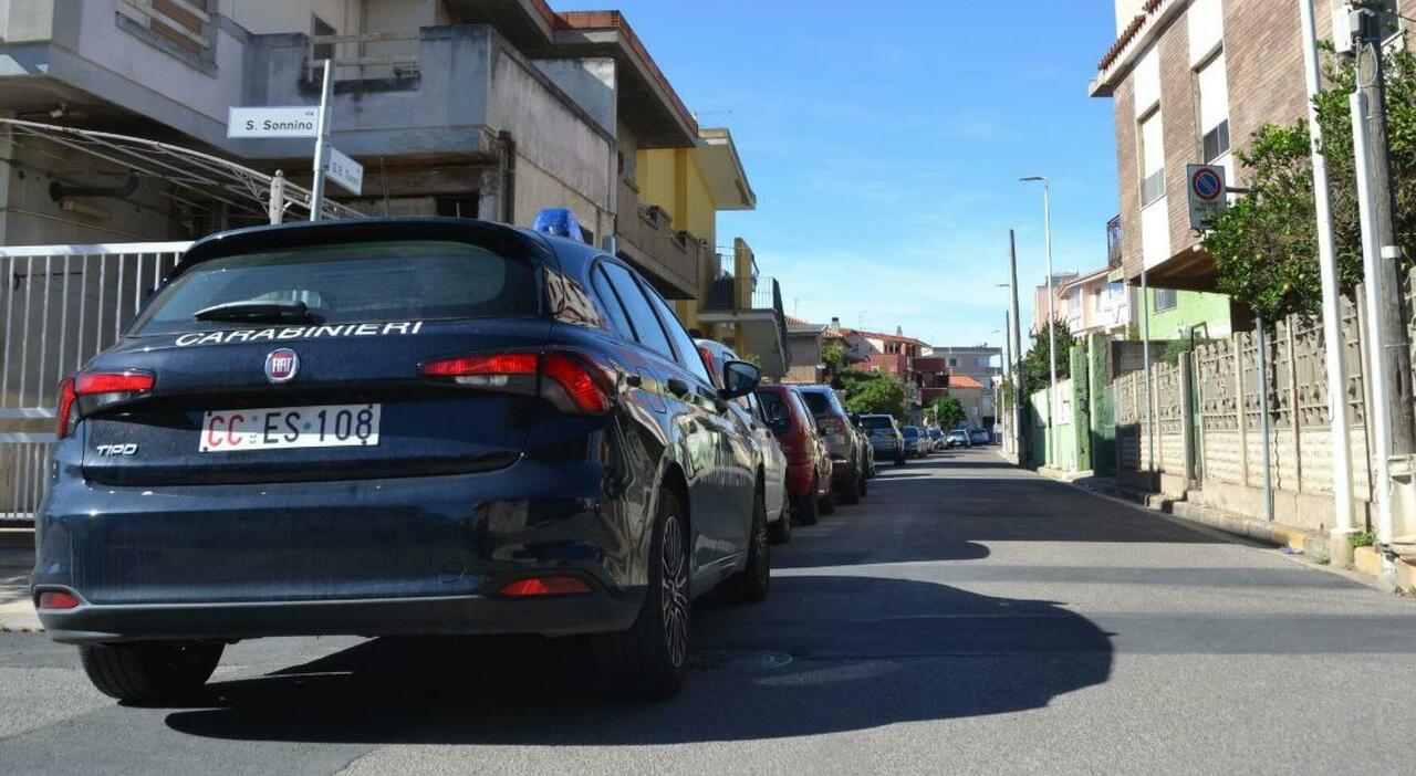 Un’ombra del passato: l’anziana madre nascosta tra le mura di casa.