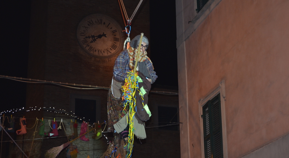 Tudo pronto em Urbania para o feriado nacional da Befana - italiani.it