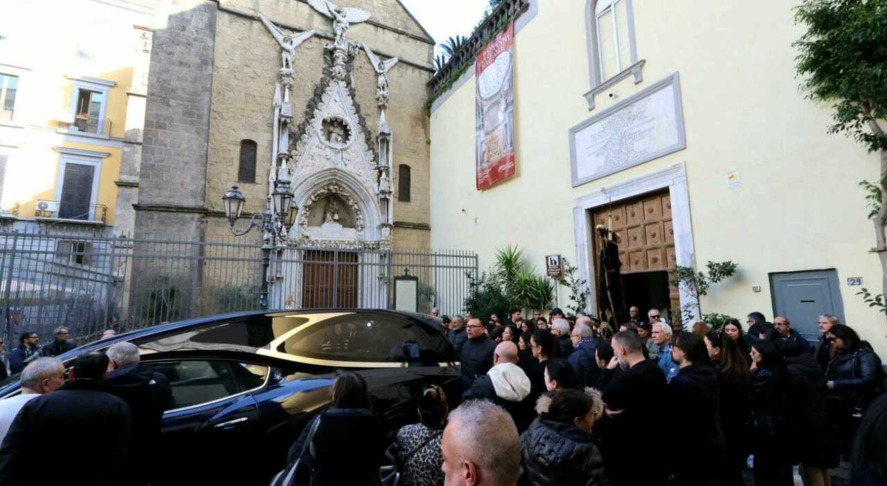 Funerali Carmine Daniele a Napoli nella basilica di San Giovanni Maggiore