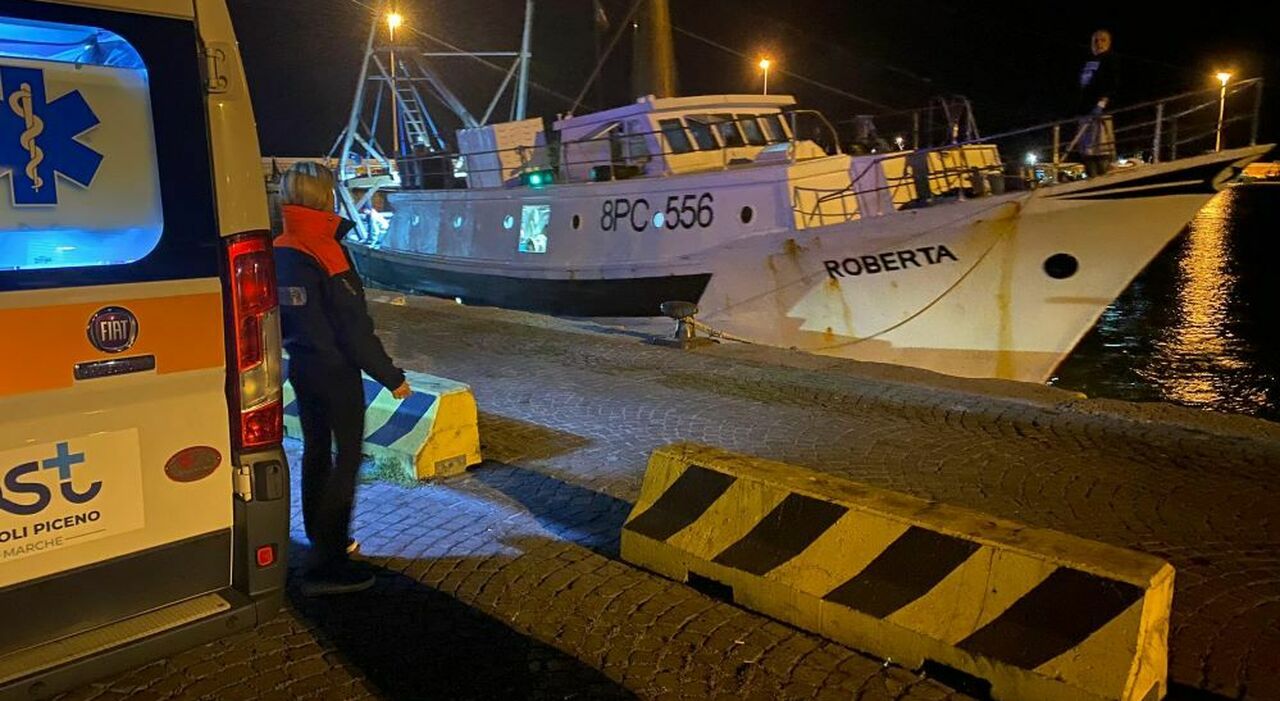 Peschereccio affonda a a sei miglia da San Benedetto del Tronto: salvati i tre pescatori