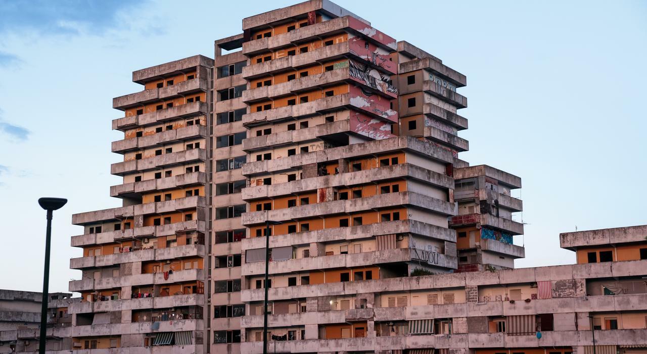 Scampia, Vela Gialla giù poi uffici, musei e negozi: «Ecco la vera rinascita»