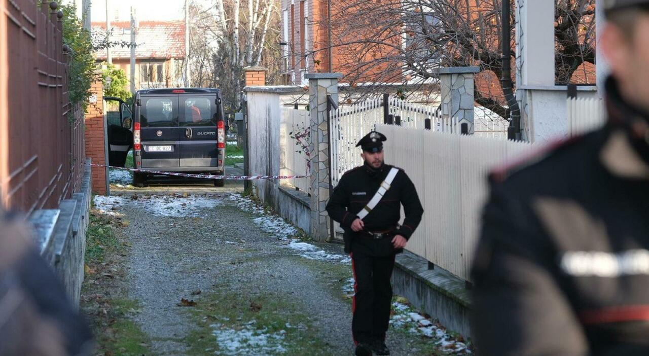 Nole, madre affoga la figlia di dieci mesi nella vasca e poi cerca di suicidarsi: il padre ha tentato di rianimare la bambina