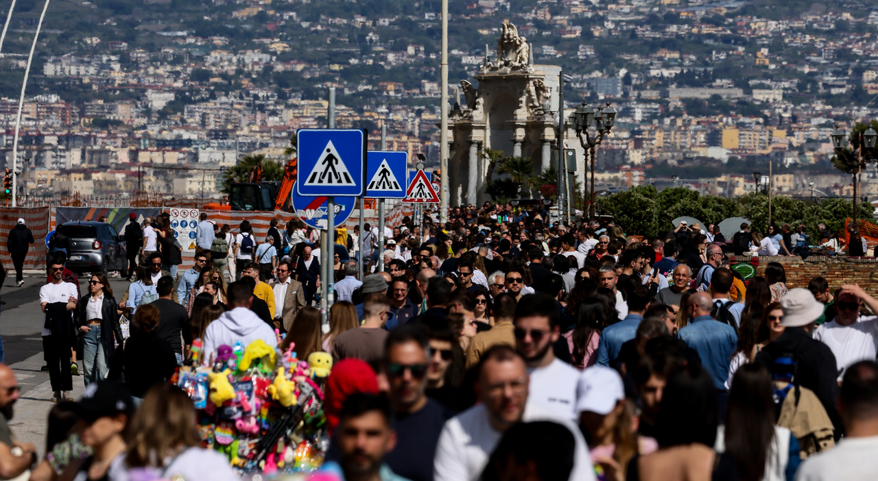 Turisti a Napoli, 170mila presenze in città: anche effetto Gaetano Pesce