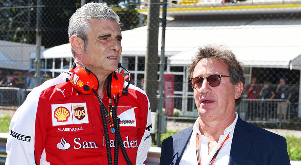 A destra il nuovo ad della Ferrari Louis Camilleri con il team principal del Cavallino in F1 Maurizio Arrivabene