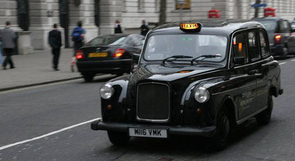 Un tipico taxi inglese