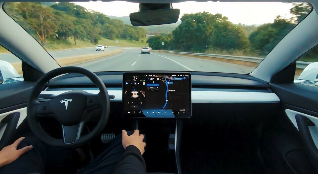 Tesla a guida autonoma