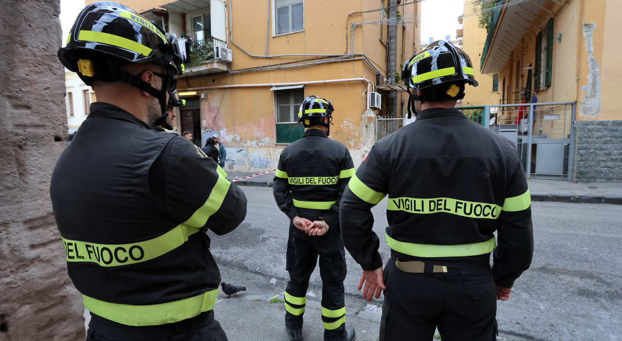 Terremoto Campi Flegrei, notte in strada per alcuni cittadini: proseguono le verifiche