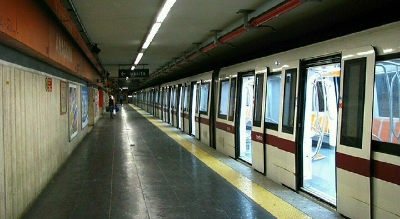 Roma: Stazione Cipro in subbuglio, uomo bloccato sui binari ferma la Metro A!