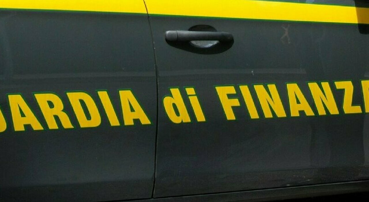 Naples Exposed: Guardia di Finanza Uncovers Large-Scale Illegal Cigarette Smuggling Operation